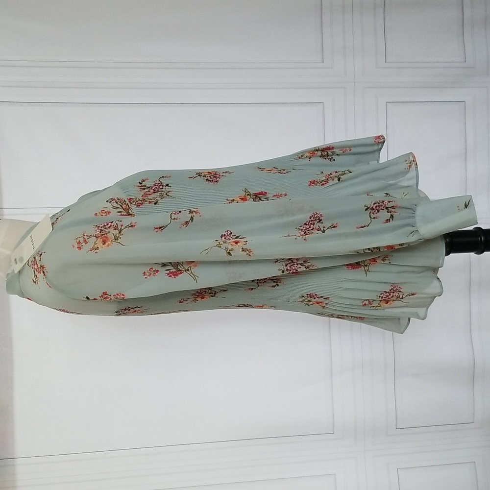 Pleione Pleated Floral Top - Picture 10 of 15
